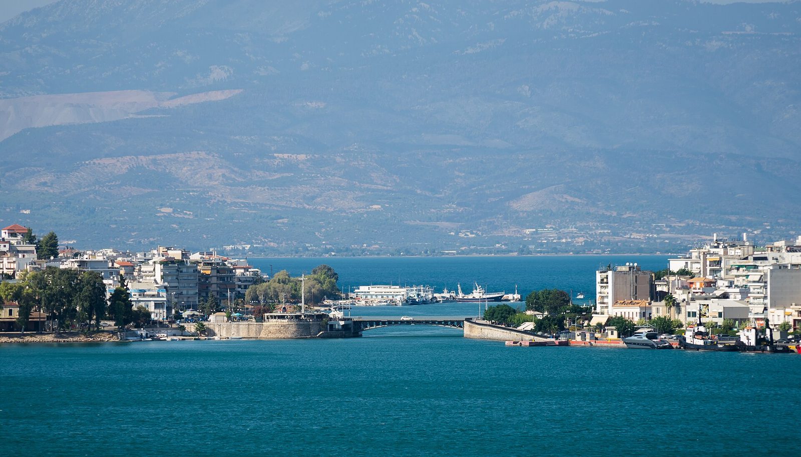 Halkida · Evripos Boğazı (Skroponeria'ya ~21 km)